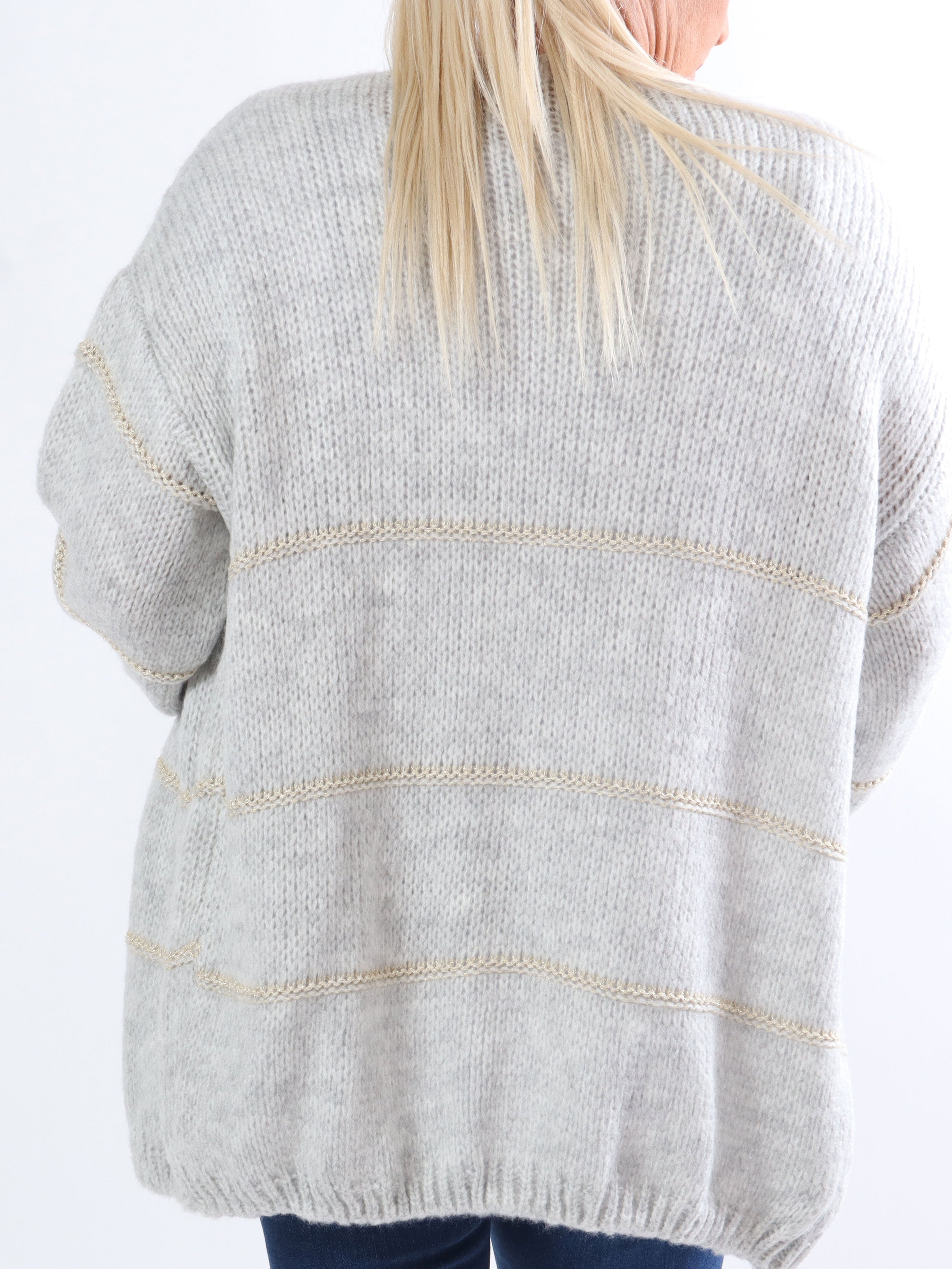 Yanira - Stickad plus size kofta med guldfärgade ränder